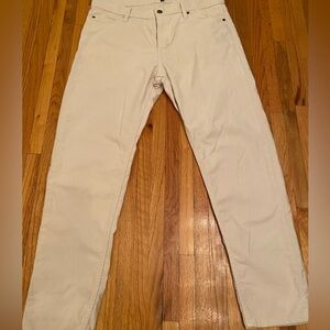 Banana Republic Men’s Athletic Traveler Pant Size 34x30 Tapered Fit - Taupe